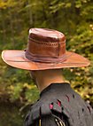 Cappello rotondo in pelle marrone