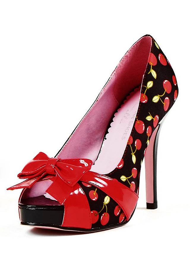 Cherry Shoes - maskworld.com