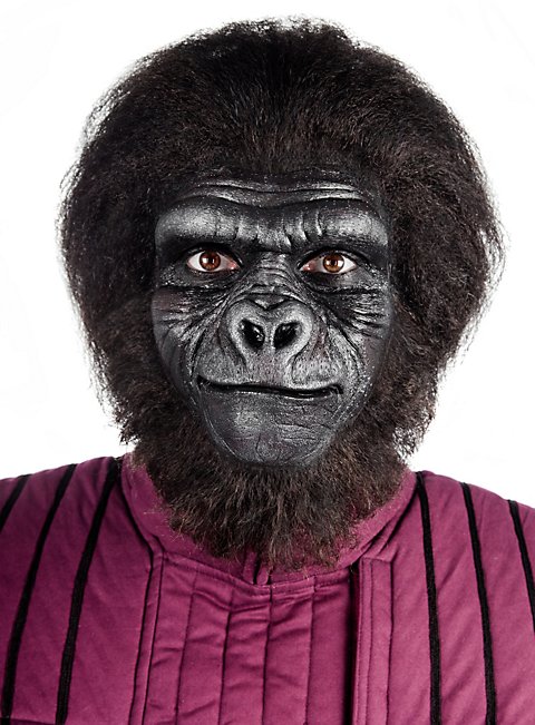 Выступление гориллы в маске