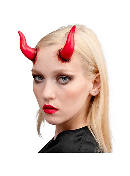 Cornes de diable rouges application latex