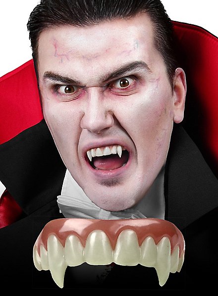 Denti canini conte dracula e sangue vampiro Denti canini conte dracula e sangue vampiro
