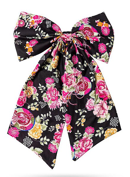 Large bowfly with bow floral
