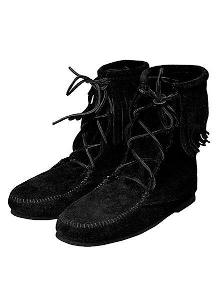Scarpe medievali nere con orlo sfrangiato