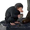 Phantastische Tierwesen - Newt Scamander mit Niffler Life-Size Statue