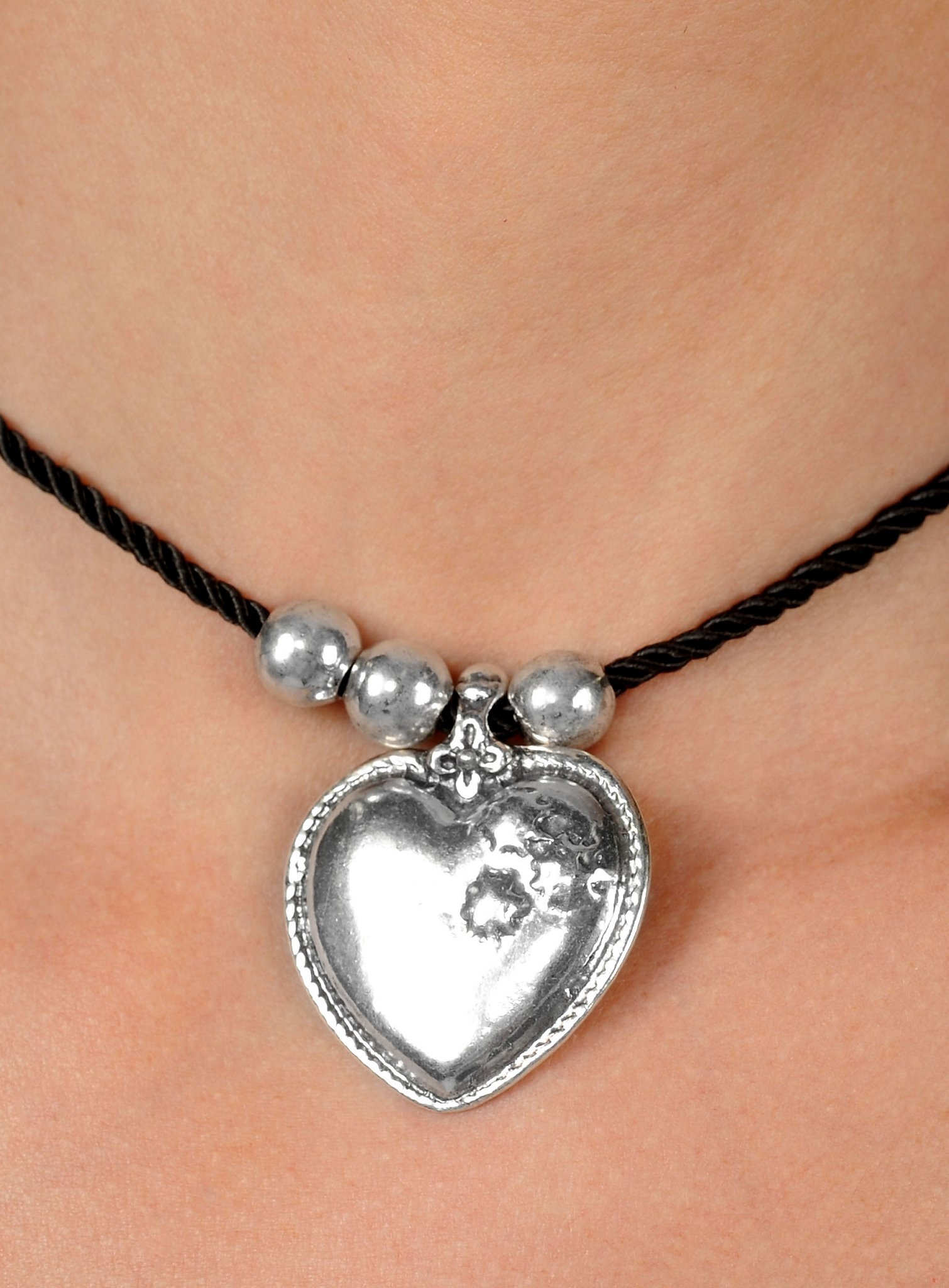 Collar Dirndl Corazón