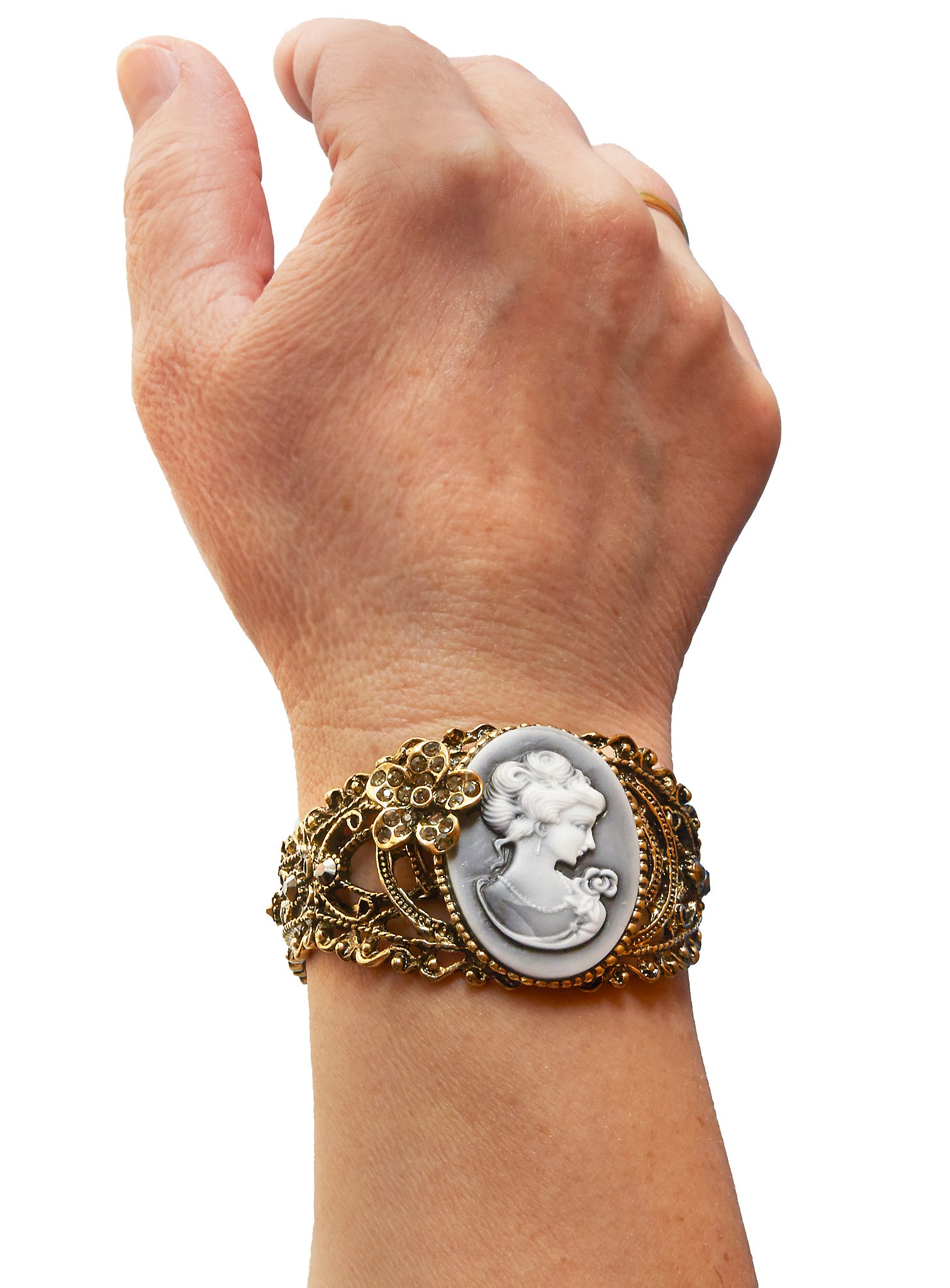 Bangle with jewellery cameo