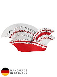 Casquette de comité rouge et blanche avec de multiples applications de bordures