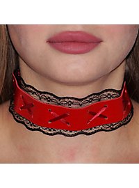 Collare in pizzo cucito