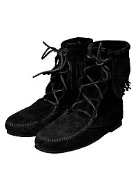 Scarpe medievali nere con orlo sfrangiato